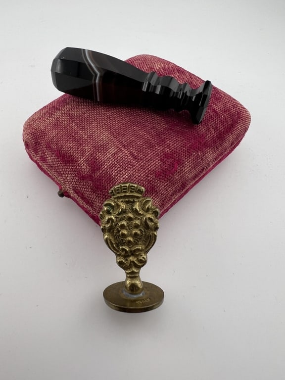 Antique 19th C Banded Agate & Gilt Seal Stamp: Antique 19th C Banded Agate & Gilt Metal Shield Design Seal Stamps. Banded agate example measures approximately 2.25 inches in length.