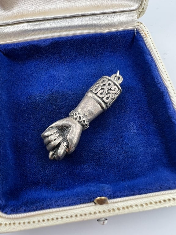 Antique Sterling Heavy Figa Necklace Pendant: Antique Sterling Silver Heavy Figa Necklace Pendant. Hallmarked 925 o4 935 on the side, please see pictures. Measures 2 inches in length.
