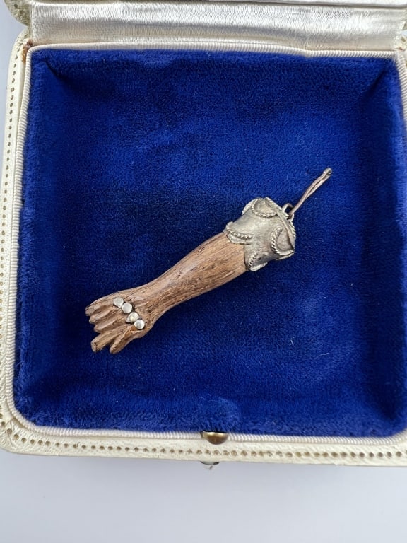 Vintage Hand Carved Wood & Silver Figa Pendant: Vintage Hand Carved Wood & Silver Figa Necklace Pendant. Measures 2.5 inches in length.