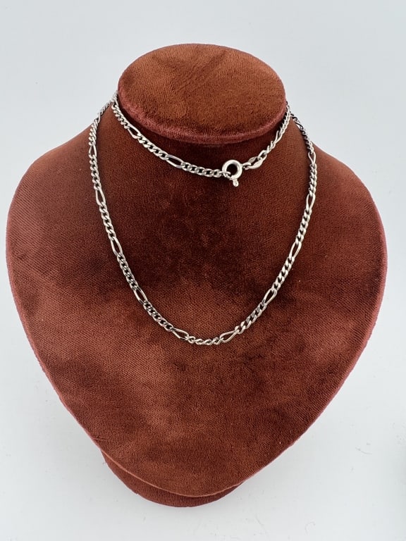 Vintage Italian Sterling Figaro Necklace Chain: Vintage Italian Sterling Silver Figaro Link Necklace Chain. Hallmarked Italy and 925. Measures 18 inches in length.