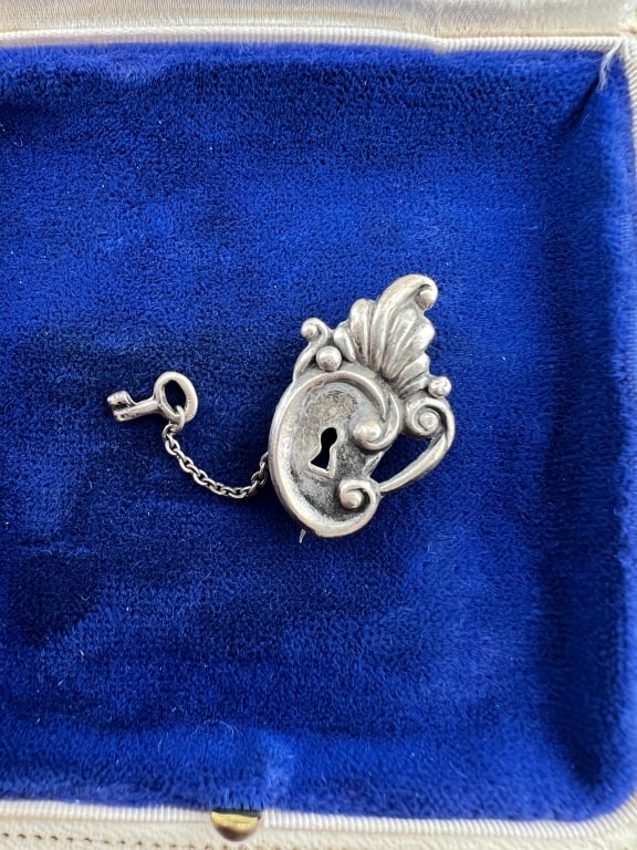 Antique Sterling Silver Skeleton Key & Lock Brooch (1 of 5)