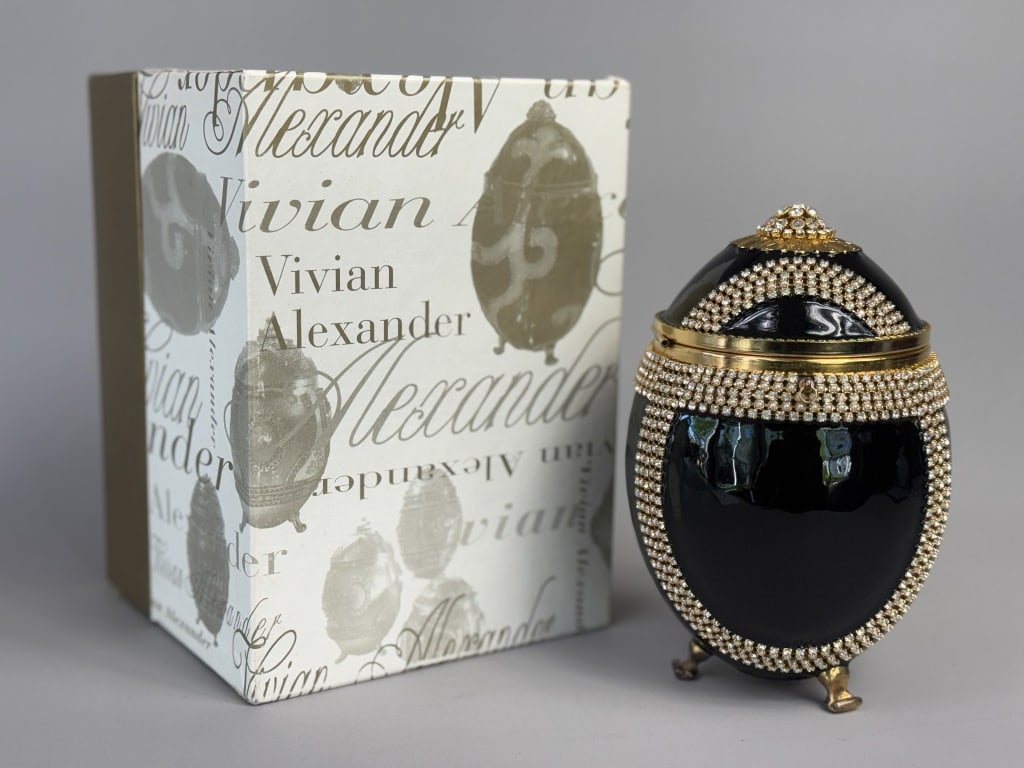 Vivian Alexander Black Ellipse Miniaudiere Egg Bag: Vivian Alexander Black Ellipse Miniaudiere Egg Bag having black enamel and Swarovski crystals throughout, lined in satin with gold plated removable chain strap. Original retail $900. Measuring approxi