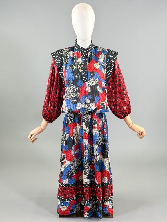 Vintage 1980s Diane Freis Printed Skirt Set: Vintage 1980s Diane Freis Printed Skirt Set having blouse with quarter button neckline and bishop sleeves, skirt with elastic waist. Labeled Diane Freis Original. Blouse measuring 40 inch bust, adjust