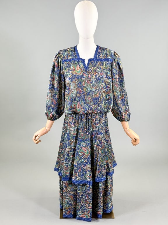 Vintage 1980s Diane Freis Printed Skirt Set: Vintage 1980s Diane Freis Printed Skirt Set having blouse with square neckline and bishop sleeves, skirt with elastic waist and two tiers. Labeled Diane Freis Original. Blouse measuring 42 inch bust, 