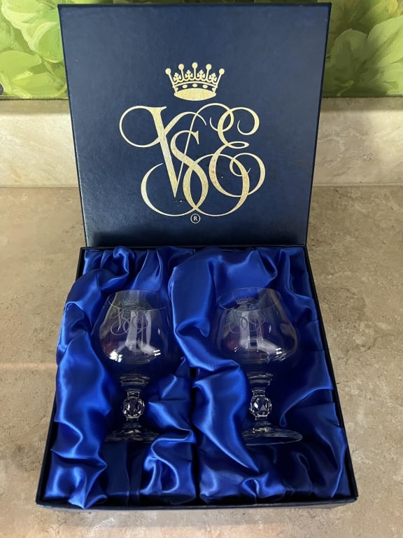 Pair of VSE Crystal Brandy Snifters in Fitted Box: Pair of VSE Crystal Brandy Snifters in Fitted Box