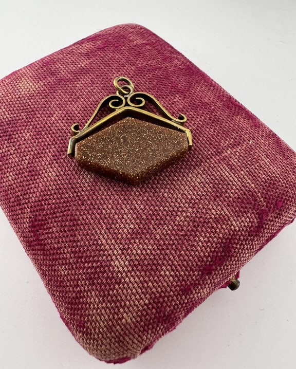 Antique 19th C Gold Filled Gold Stone Spinner Fob: Antique 19th C Gold Filled Gold Stone Spinner Fob Late Victorian Era yellow gold filled and faceted gold stone spinner necklace pendant or watch chain fob. Measures 1.25 inches in length.