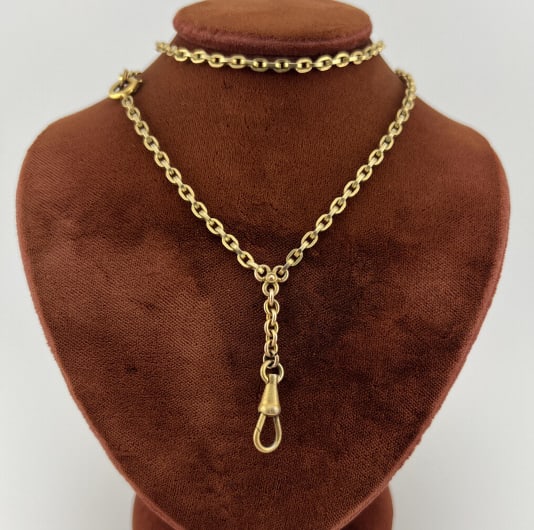 Antique Yellow Gold Fill Watch Chain Necklace: Antique Yellow Gold Fill Watch Chain Necklace Chain measures 18.5 inches in length. Drop with dog clip measures 1.5 inches in length.