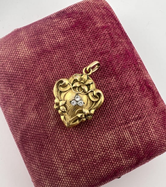 Antique Art Nouveau Locket w Diamond Clover (1 of 6)
