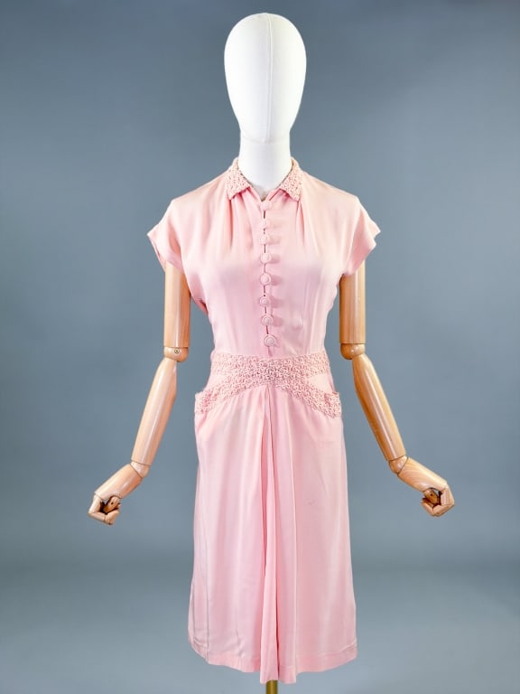 Vintage 1940s Rayon Crepe Lace Button Front Dress: Vintage 1940s Rayon Crepe Lace Button Front Dress having lace details at collar and waist with button front & side zip closures and two front pockets. Labeled A mix Modes Junior. Measuring 34 inch bus