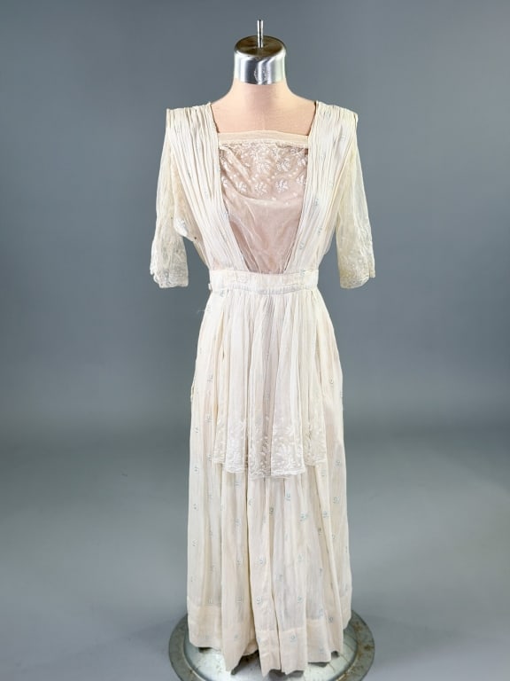 Antique Edwardian Floral Net Lawn Tea Dress: Antique Edwardian Floral Embroidered Net Lawn Tea Dress having floral embroidery throughout, closing with snaps and hooks. Measuring 34 inch bust, 23 inch waist, 42 inches long, 13 inch sleeve length.