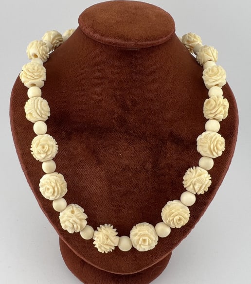 Antique Carved Bone Beaded Necklace Strand: Antique Carved Bone Beaded Necklace Strand. Carved floral motif cow bone or ox bone antique beaded necklace strand with pendant. Measures approximately 17.5 inches in length.