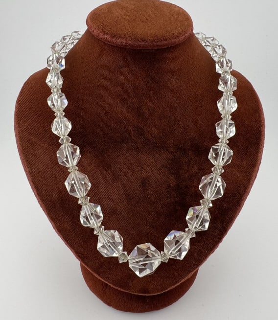 Antique Art Deco Flapper Era Crystal Bead Necklace: Antique Art Deco Flapper Era Crystal Bead Necklace. Having graduated size crystal beads and strung on silver tone chain. Measures 19 inches in length.
