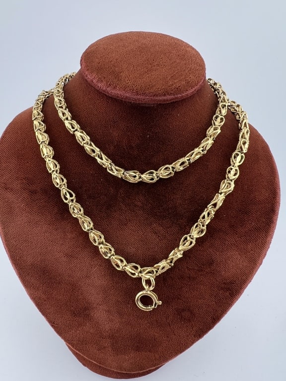 Gold Filled Ornate Knot Motif Link Necklace Chain: Gold Filled Ornate Knot Motif Link Necklace Chain w Spring Ring for Pendant / Charms. Measures 30 inches in length.
