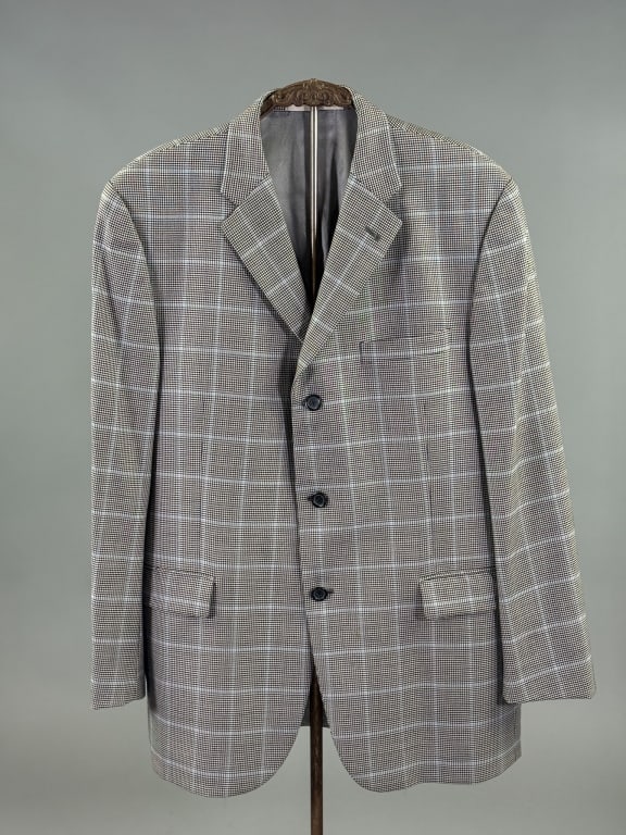 Vintage 2000s Burberry London Plaid Blazer Jacket: Vintage 2000s Burberry London Plaid Blazer Jacket having notched lapel collar with single breasted button front closure and three front welt pockets, two with flaps, fully lined. Labeled Burberry Lond