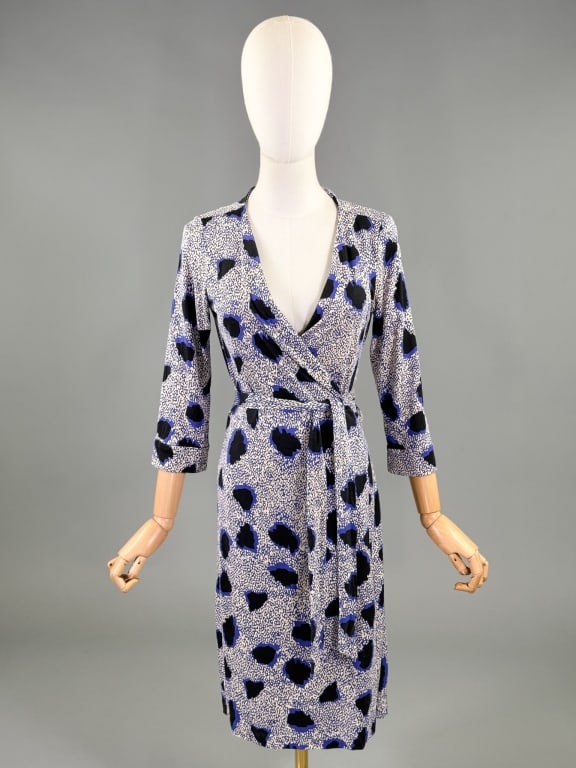 Diane von Furstenburg Printed Knit Wrap Dress: Diane von Furstenburg Printed Knit Wrap Dress knit throughout body with wrap style closure. Labeled Diane von Furstenburg - marked size 8. Measuring adjustable bust & waist, 40 inches long, 16 inch sl