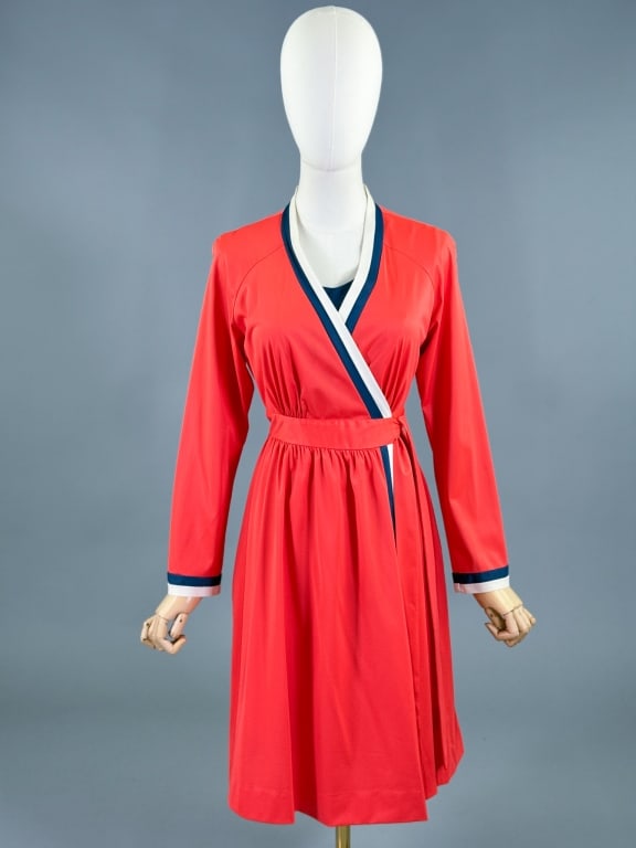 Vintage 1960s Vanity Fair Nylon Slip & Robe Set: Vintage 1960s Vanity Fair Nylon Slip & Robe Set with color blocking throughout. Slip dress has no closures, slides over head & robe ties at waist with wrap style. Labeled Vanity Fair - marked size S. 