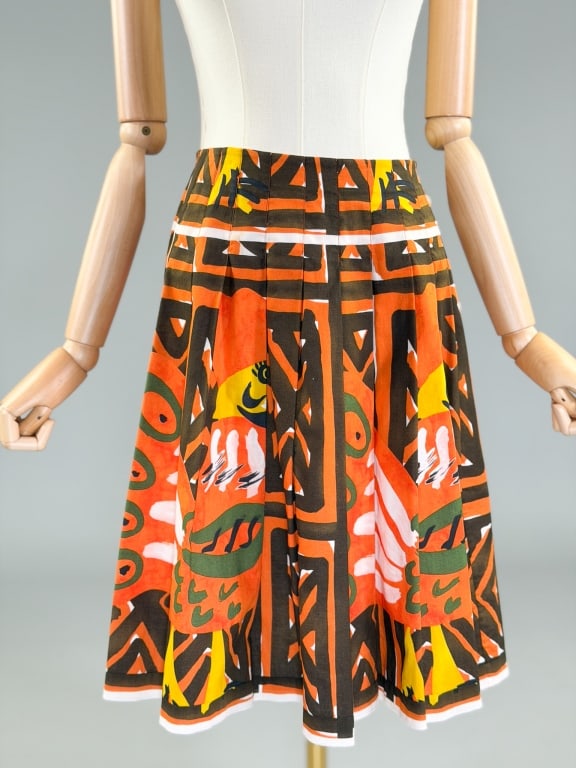 Vintage 2000s Prada Printed Cotton Skirt: Vintage 2000s Prada Printed Cotton Skirt. Marked size 40. Measuring 28 inch waist, 21 inches long.