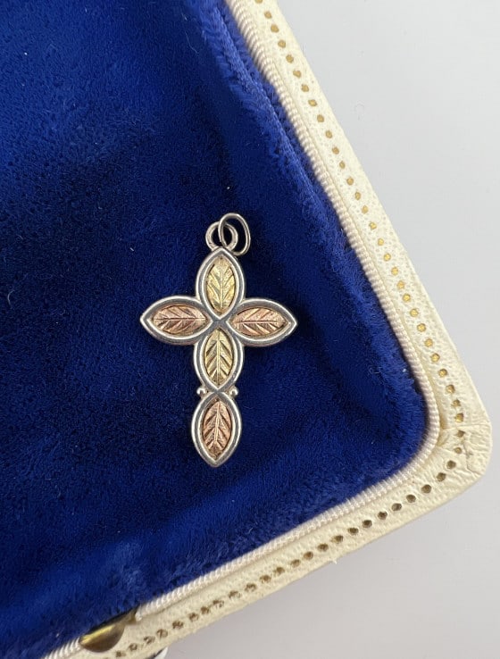 Estate 12kt Gold & Sterling Silver Cross Pendant: Estate 12kt Gold & Sterling Silver Cross Pendant. Hallmarked on the back. Necklace pendant measures 1.25 inches in length.