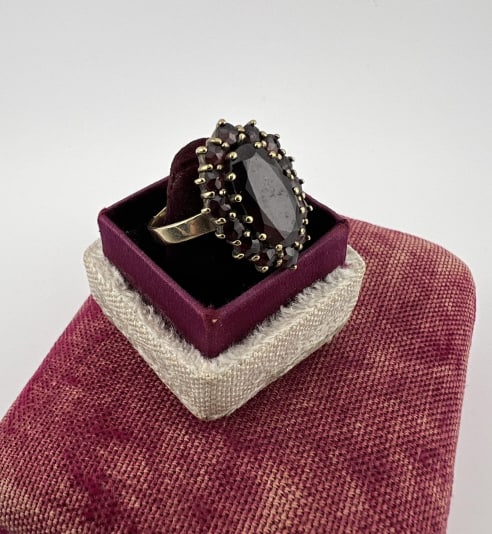 Estate 8kt Yellow Gold & Garnet Cluster Ring (1 of 7)