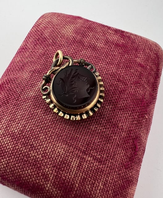 Antique 19th C Gold Filled Onyx Intaglio Pendant: Antique 19th C Gold Filled Onyx Intaglio Pendant. Having a carved Greco Roman style portrait intaglio of a man in black onyx on one side and tiger's eye on the other. Measures 1.25 inches in length.