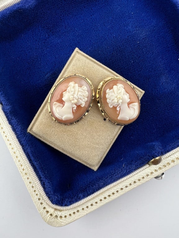 Pair of Estate 14kt Gold Italian Cameo Earrings: Pair of Estate 14kt Gold Italian Cameo Earrings. 14kt yellow gold with hand carved natural shell cameos with scene of women in profile. Hallmarked. Each measures .75 of an inch in length.