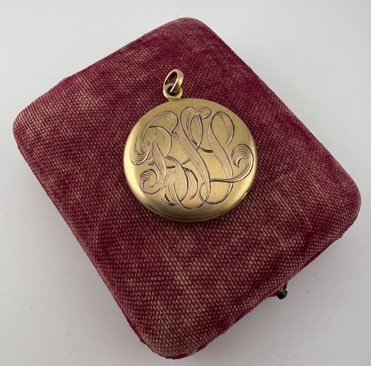 Antique Gold Filled Monogram Locket Pendant: Antique Gold Filled Monogram Locket Necklace Pendant. Having Art Nouveau style font monogram on the front. Measures just over 1.5 inches in length.