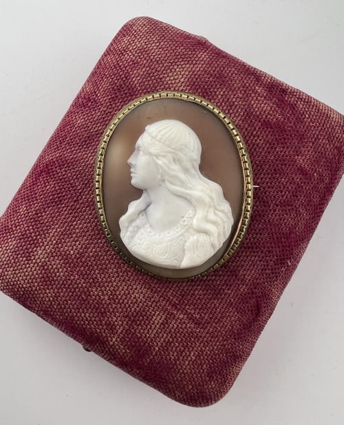 Antique 19th C Finely Carved Portrait Cameo Brooch (1 of 6)