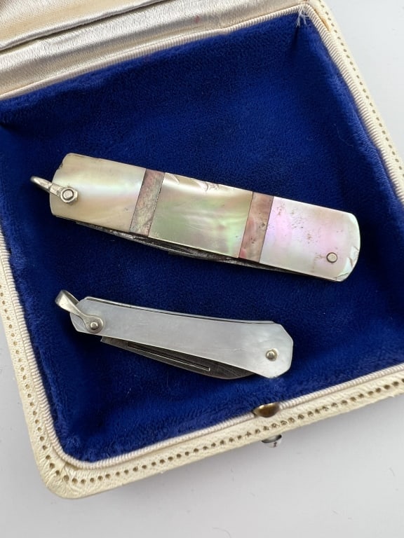 Two Antique Mother of Pearl Pocket Knife Pendants: Two Antique Mother of Pearl Pocket Knife Pendants. These measures 2.75 and 2 inches in length. One is set with abalone accent stripes between the mother of pearl.