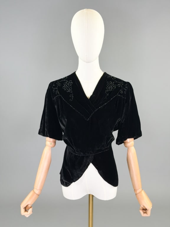 Vintage 1940s Silk Velvet Beaded Blouse Top Shirt: Vintage 1940s Silk Velvet Beaded Blouse Top Shirt having beaded detail at top with side zip closure and peplum waist. Measuring 40 inch bust, 34 inch waist, 24 inches long, 11 inch sleeve length. Gene