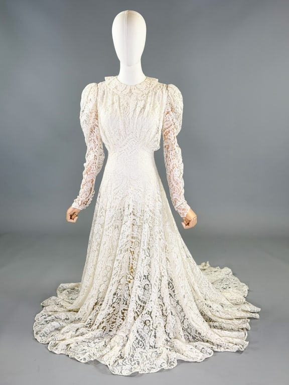 Vintage 1940s White Lace Wedding Dress Gown: Vintage 1940s White Lace Wedding Dress Gown having Peter Pan collar at neck with button closure down center back. Measuring 32-40 inch bust, 28-32 inch waist, 58 inch front length, 64 inch back length