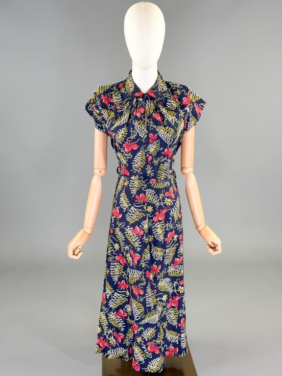 Vintage 1940s Cold Rayon Floral Print Day Dress: Vintage 1940s Cold Rayon Floral Print Day Dress having floral print with side zip closure. Measuring 32-40 inch bust, 26-28 inch waist, 46 inches long, 5 inch sleeve length. General wear as shown thro