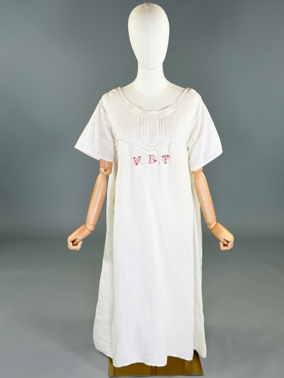 Antique Victorian Linen Embroidered Night Gown (1 of 8)