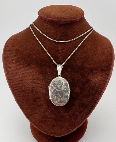 Chased Sterling Silver Locket Pendant on Chain (1 of 9)