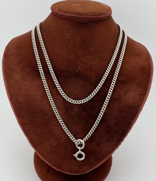 Sterling Curb Link Necklace Chain w Charm Clip: Estate Sterling Silver Curb Link Necklace Chain w Charm Clip. Chain measures 25 inches in length, bail with spring ring for pendant / charms measures .75 of an inch in length.