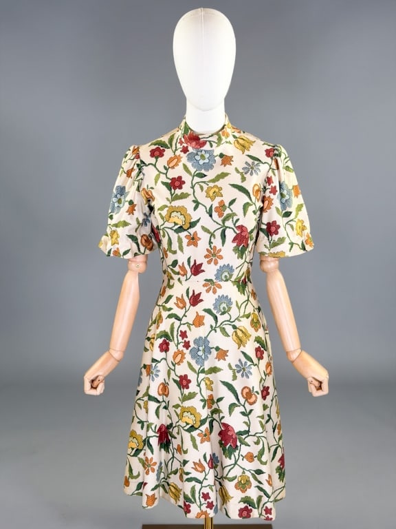 Vintage 1960s Floral Print Fit & Flare Day Dress: Vintage 1960s Floral Print Fit & Flare Day Dress having back zip closure. Measuring 34 inch bust, 26 inch waist, 40 inches long, 11 inch sleeve length. General wear throughout as shown.