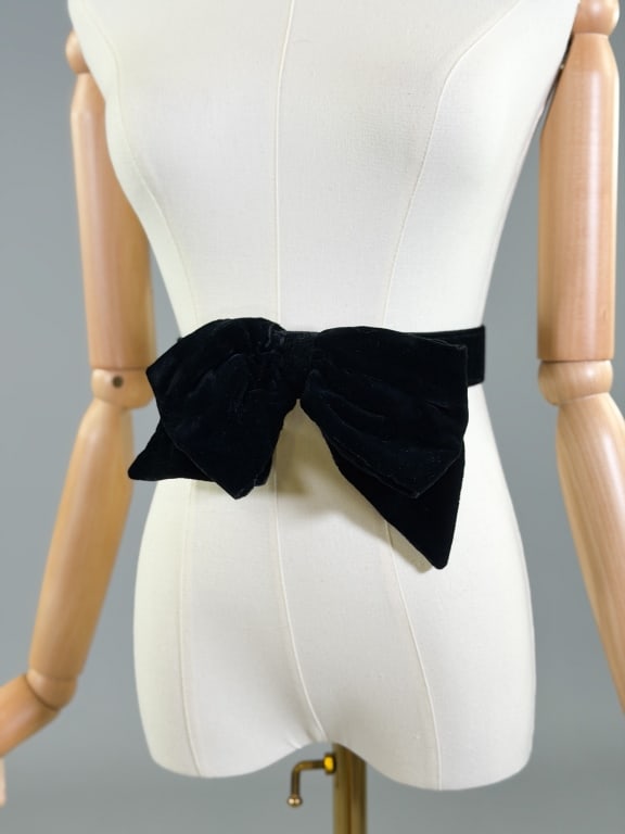 Vintage 1980s Velvet Bow Waist Belt (1 of 7)