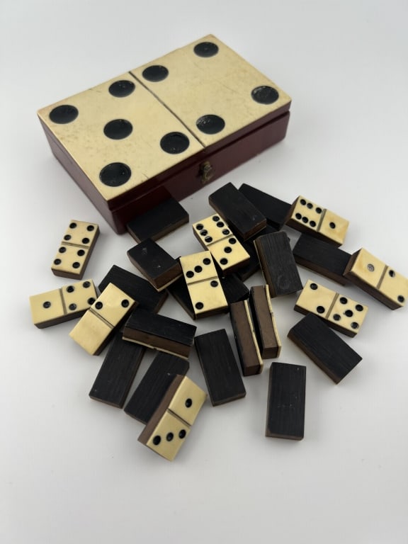 Antique Miniature Domino Game Set in Themed Box (1 of 4)