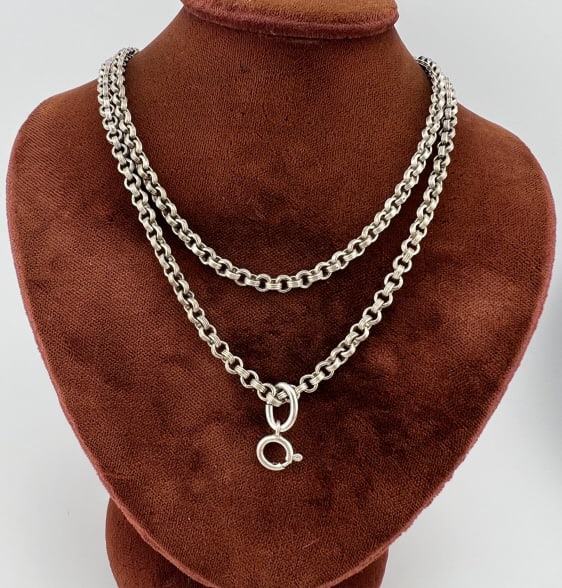 Antique Sterling Necklace Chain w Spring Ring: Antique Sterling Silver Double Rolo Link Design Necklace Chain w Spring Ring Clasp & Pendant Holder. Measures 24 inches in length. Both of the spring rings are hallmarked 925.