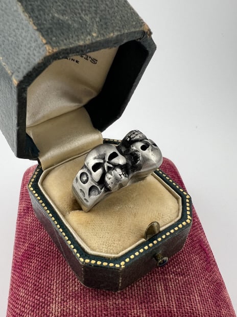 Figural Sterling Silver Skull Memento Mori Ring: Figural Sterling Silver Skull Memento Mori Ring. Hallmarked 925. Ring size 7.25