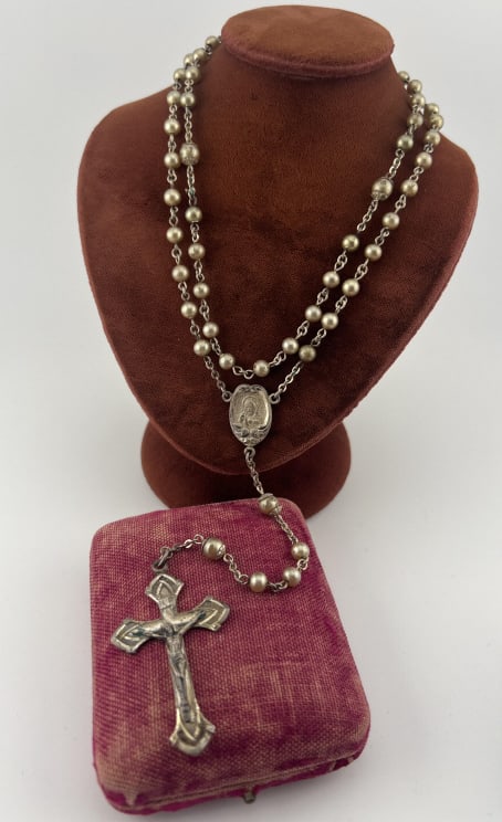 Antique Sterling Rosary Bead w Crucifix Necklace: Antique Sterling Silver Rosary Bead w Crucifix Necklace. Marked on crucifix and central medallion sterling. Beads measure 26 inches in length, medallion with the Virgin Mary to the Crucifix measures