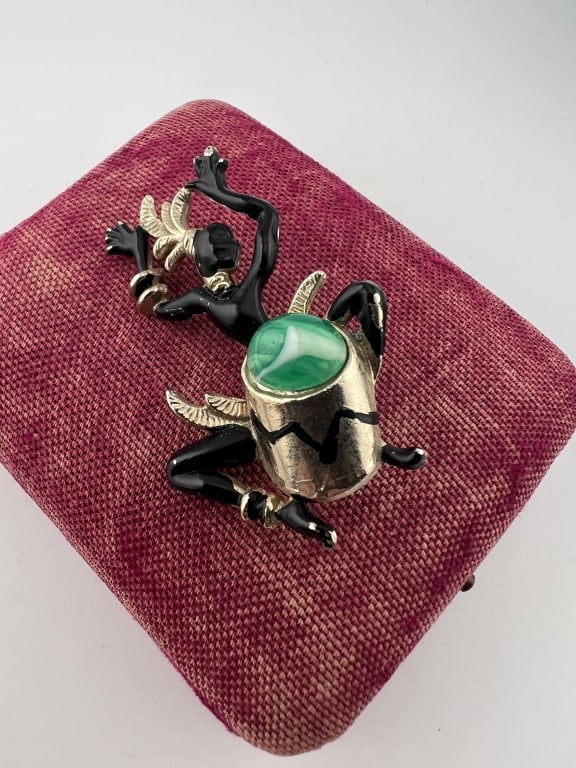 Vintage Costume Jewelry Blackamoor Jelly Belly Pin (1 of 5)