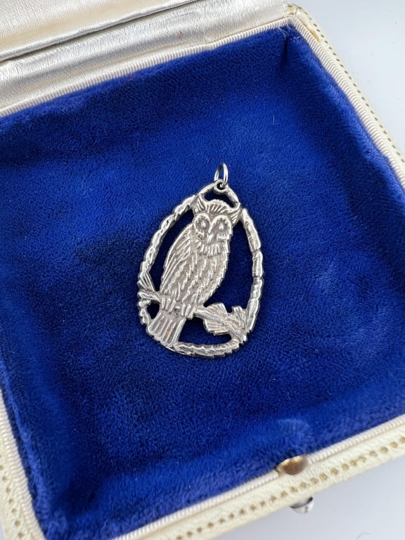 Vintage Sterling Silver Owl Necklace Pendant: Vintage Sterling Silver Owl Necklace Pendant Signed and hallmarked on back and measures 1.5 inches in length.