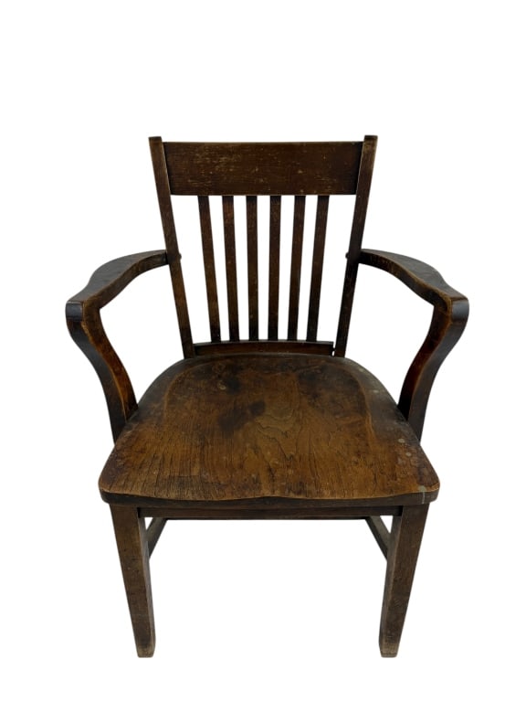 Antique Early 20th C American Oak Desk Armchair: Antique Early 20th C American Oak Desk Armchair. Mission / Craftsman style. Measures 35 inches in height, 24.75 inches in width and 21 inches in depth. Measures 18 inches from floor to seat.