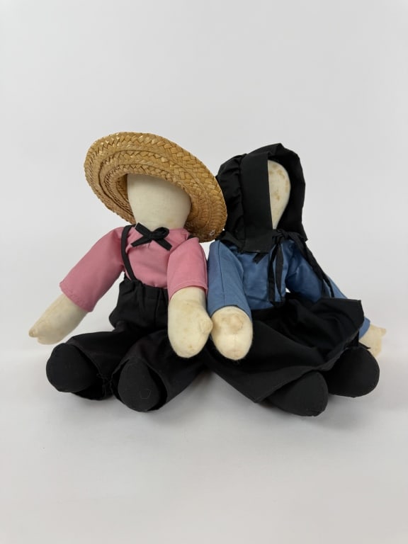 Pair of Handmade Vintage Amish Rag Dolls: Pair of Handmade Vintage Amish Rag Dolls. Handmade / sewn rag Amish faceless dolls. Man and woman. Approximately 14 inches in length.