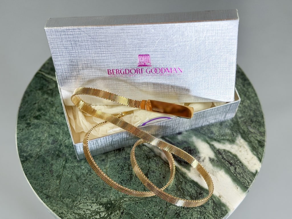 Vintage Gucci Gold Tone Metal Mesh Waist Belt: Vintage Gucci Gold Tone Metal Mesh Waist Belt having closure at front, marked Gucci Made in Italy at buckle. Comes with original Bergdorf Goodman box. Measuring approximately 30 inches.