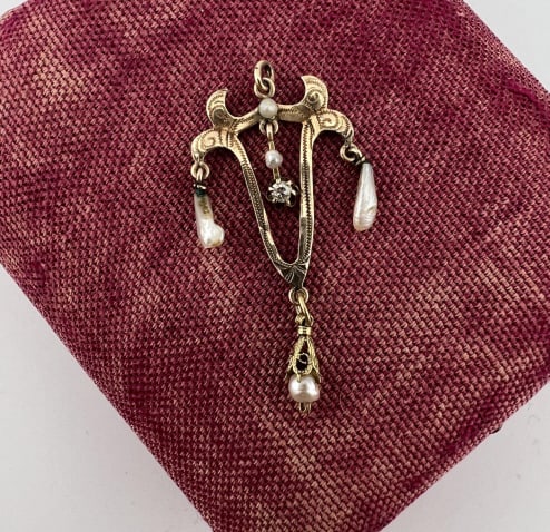 Antique C 1900 Art Nouveau 10kt Gold Pendant (1 of 5)