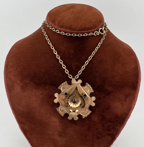 Antique 19th C Victorian Gold Filled Necklace: Antique 19th C Victorian Gold Filled Necklace. Gold filled pendant / brooch on gold filled chain. Chain measures approximately 15.5 inches in length.