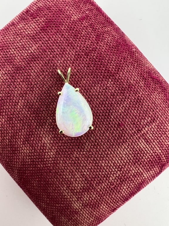 Estate 14kt Yellow Gold & Opal Necklace Pendant: Estate 14kt Yellow Gold & Opal Necklace Pendant. Set with a pear shape / tear drop cabochon opal. Acid tests for 14kt gold. Measures .75 of an inch in length.