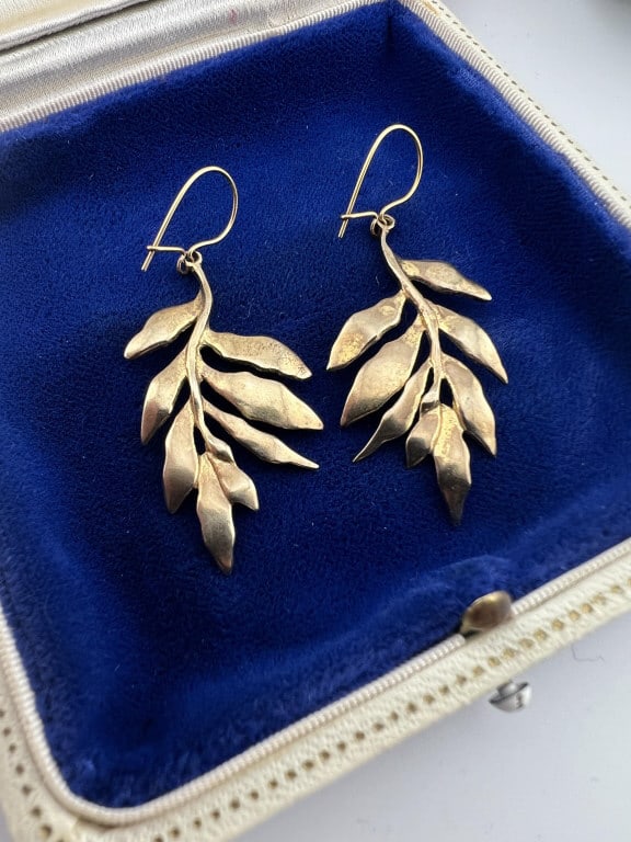 Estate 14kt Gold Earrings w Leaf Motif Pendants (1 of 7)