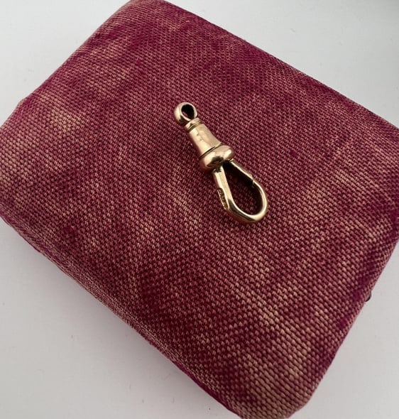 Antique English 19th C 9kt Gold Dog Clip Clasp (1 of 4)